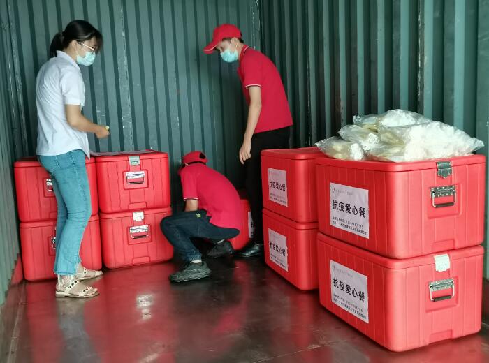 合力共抗疫情 “向太太餐饮”送“抗议爱心餐”