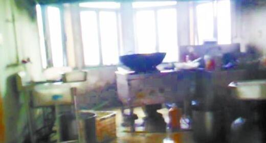 “黑配餐公司”厕所内刷碗 日产600盒饭年赚十万